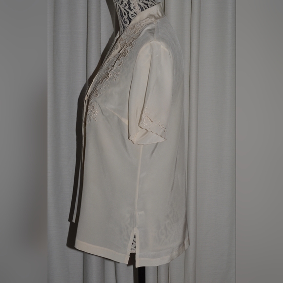 Vintage Silk Blouse by PEONY. Hand Embroidered. Made in Shanghai, China. 1950s - Picture 3 of 12